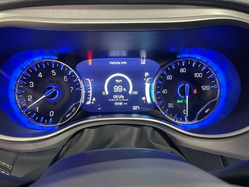 Used 2024 Chrysler Pacifica Touring FWD image 30