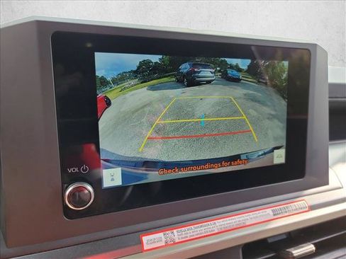 Used 2025 Toyota Tacoma SR5 AWD/4WD image 18