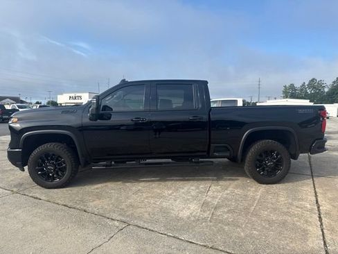 Used 2025 Chevrolet Silverado 2500 LTZ w/ LTZ Plus Package AWD/4WD image 2