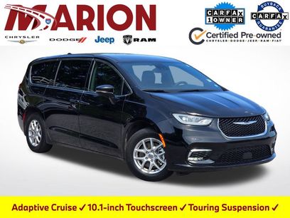Used 2025 Chrysler Pacifica Select