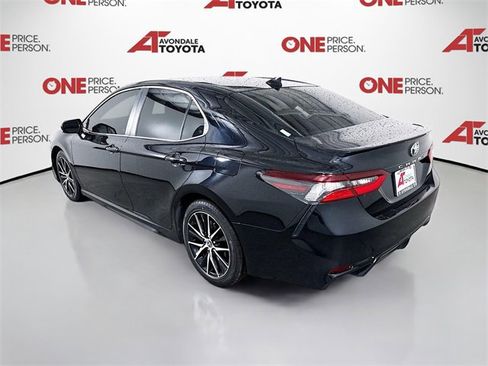 Certified 2021 Toyota Camry SE image 5