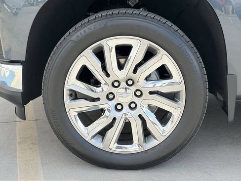 Used 2019 Chevrolet Silverado 1500 LTZ w/ LTZ Plus Package AWD/4WD image 9