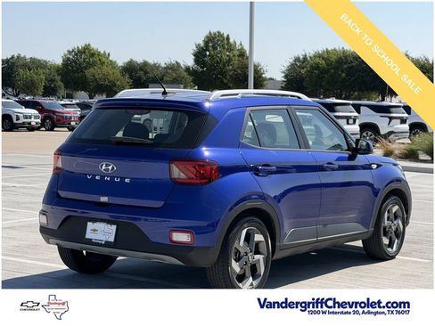 Used 2025 Hyundai Venue SEL FWD image 4