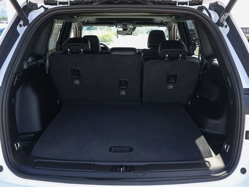 New 2026 Jeep Grand Cherokee Altitude image 16