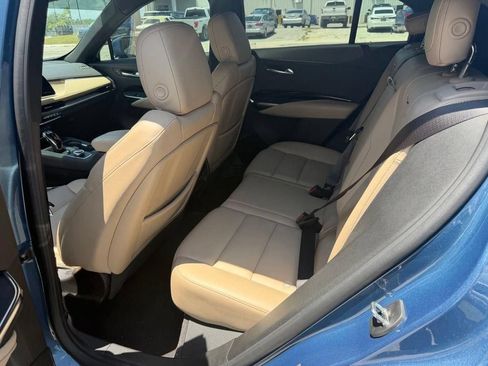 Used 2024 Cadillac XT4 Luxury w/ Cold Weather Package FWD image 9