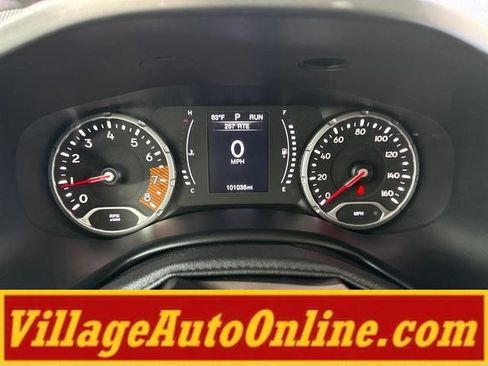 Used 2019 Jeep Renegade Latitude w/ Cold Weather Group AWD/4WD image 21