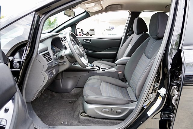 Certified 2025 Nissan Leaf SV Plus FWD image 22
