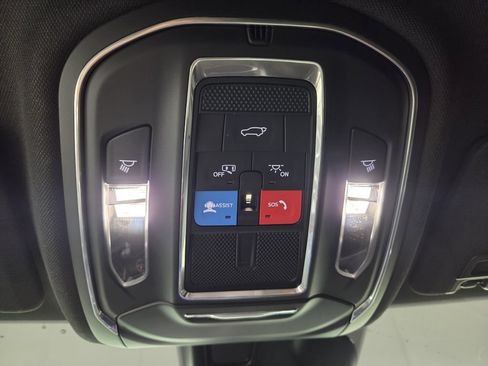 Used 2025 Jeep Grand Cherokee Altitude RWD image 14
