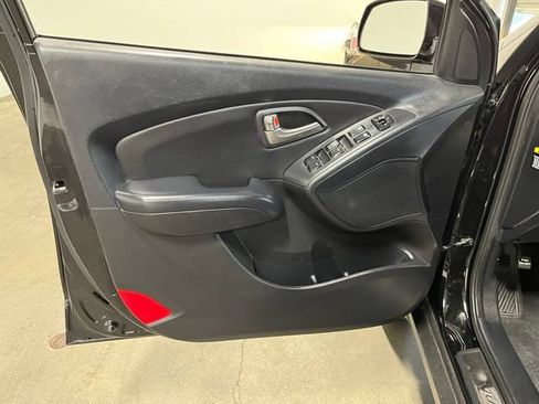 Used 2011 Hyundai Tucson Limited w/ Premium Pkg 3 FWD image 24