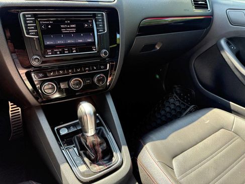 Used 2017 Volkswagen Jetta GLI image 22