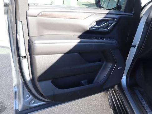 Certified 2024 Chevrolet Suburban LT w/ LT Signature Package image 18