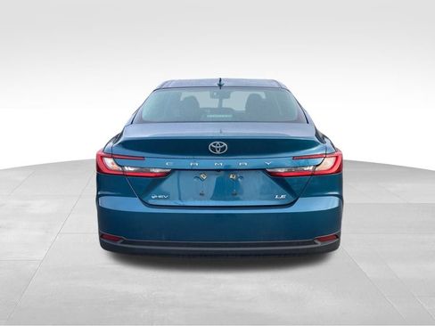 Used 2025 Toyota Camry SE image 5