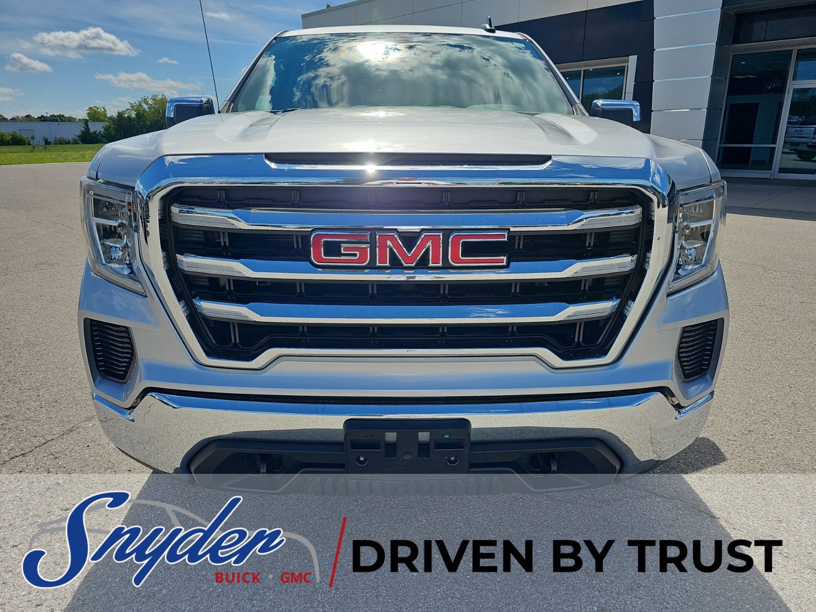 Used 2019 GMC Sierra 1500 SLE w/ SLE Value Package AWD/4WD image 2