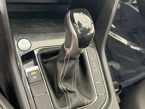 Used 2022 Volkswagen Tiguan SE image 16