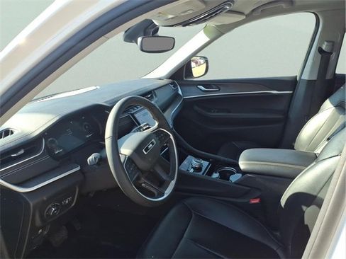 Used 2023 Jeep Grand Cherokee Limited image 11