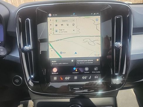 Certified 2025 Volvo XC40 B5 Core AWD/4WD image 23