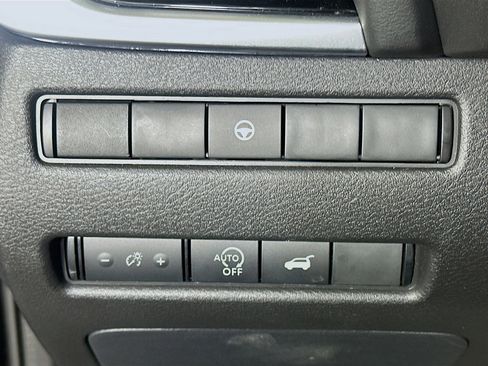 Used 2023 Nissan Rogue SL w/ SL Premium Package FWD image 17