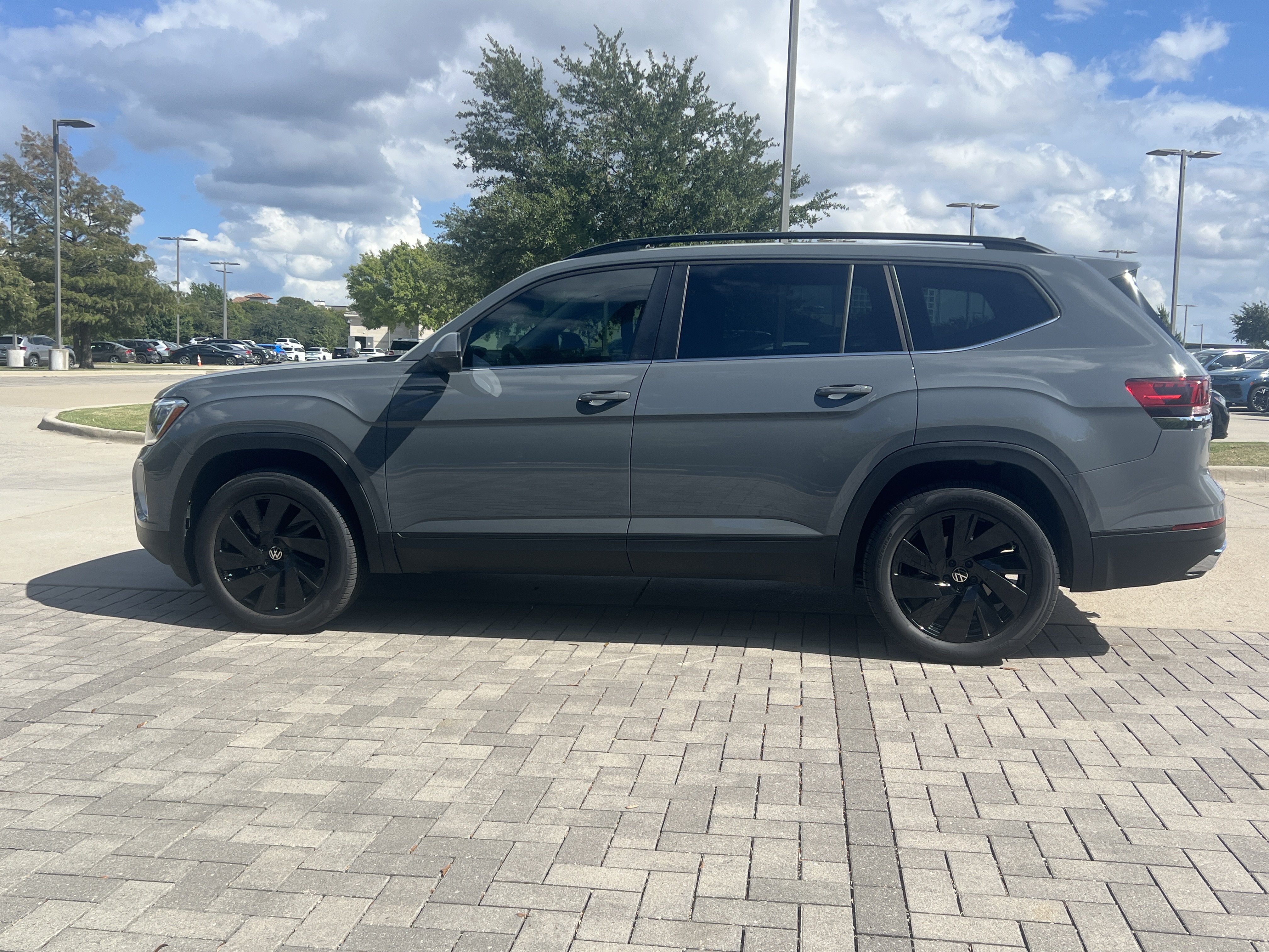 Certified 2026 Volkswagen Atlas SE FWD image 6