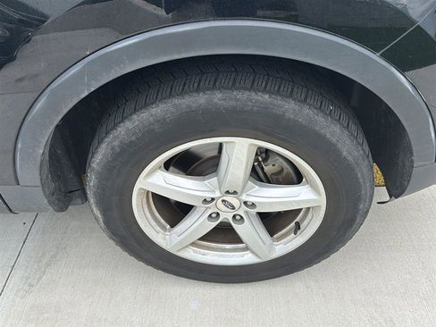 Used 2017 Ford Explorer XLT w/ Equipment Group 202A image 10