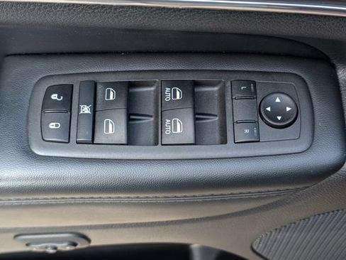 Used 2022 Jeep Grand Cherokee Limited w/ Tech Group RWD image 17