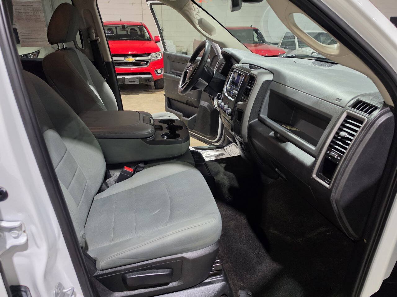 Used 2018 RAM 1500 Express AWD/4WD image 39