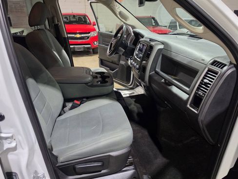 Used 2018 RAM 1500 Express AWD/4WD image 39
