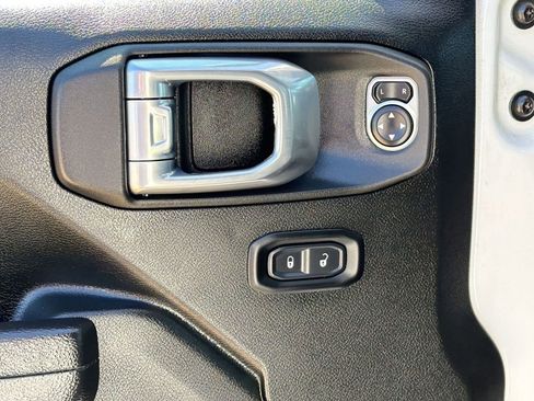 Used 2022 Jeep Wrangler Unlimited Rubicon w/ Cold Weather Group image 13