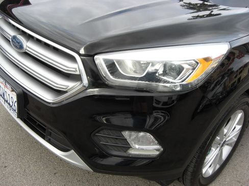 Used 2017 Ford Escape SE w/ Equipment Group 201A FWD image 6