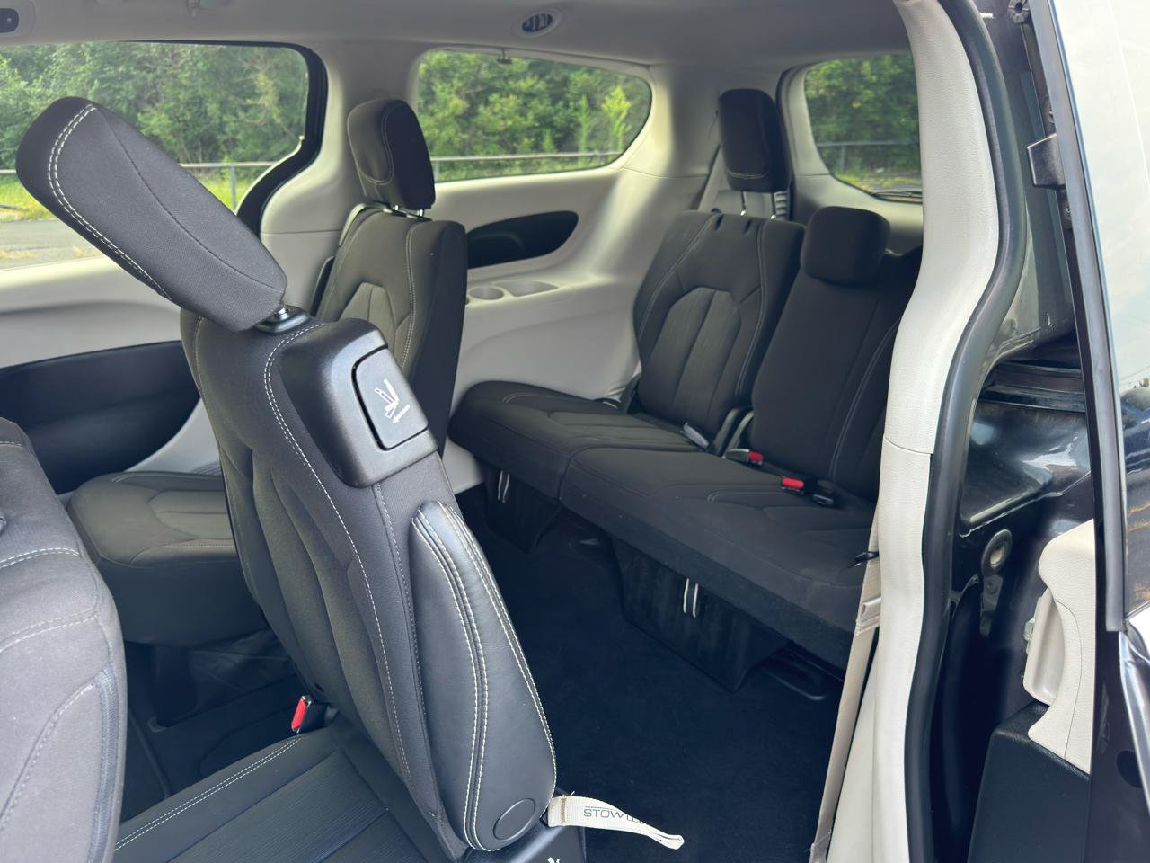 Used 2023 Chrysler Voyager LX FWD image 13