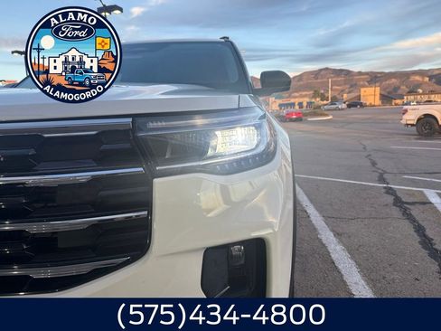 Used 2025 Ford Explorer Active w/ Active Comfort Package image 17