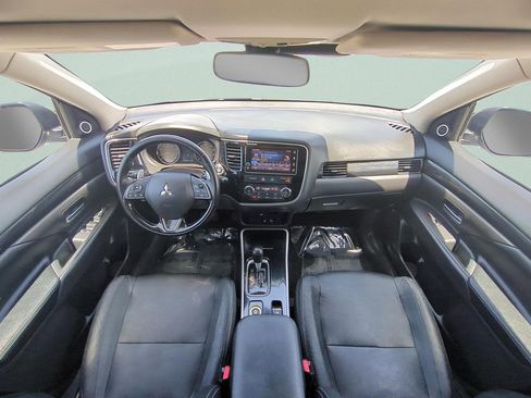 Used 2017 Mitsubishi Outlander GT AWD/4WD image 11