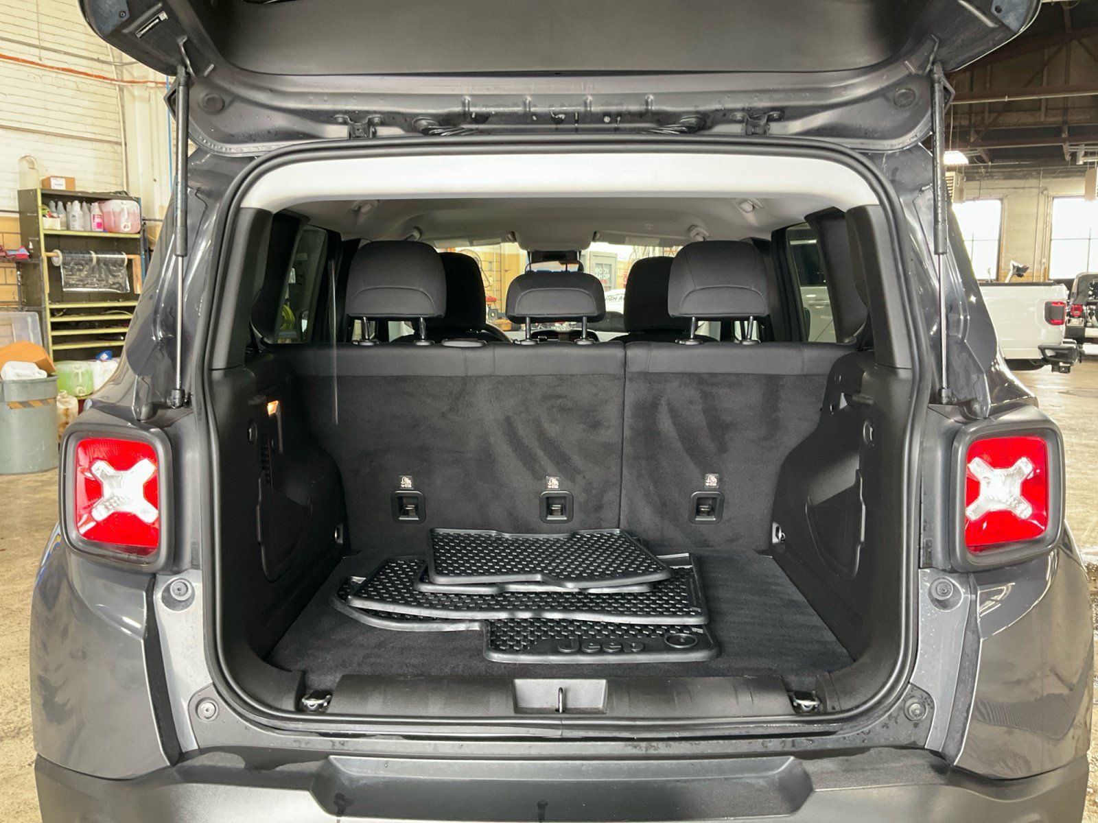 Used 2023 Jeep Renegade Latitude AWD/4WD image 22