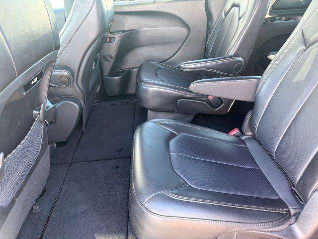 Used 2025 Chrysler Pacifica Select FWD image 14