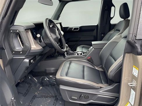 New 2025 Ford Bronco Outer Banks w/ Sasquatch Package image 7