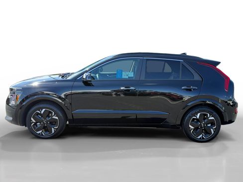Used 2023 Kia Niro Wave FWD image 2
