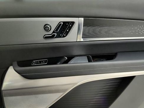 Used 2026 Cadillac Vistiq Platinum w/ LPO, Floor Liner Package AWD/4WD image 39