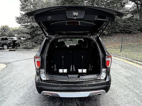 Used 2017 Ford Explorer XLT w/ Equipment Group 202A FWD image 23