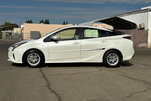 Used 2018 Toyota Prius Three FWD image 7
