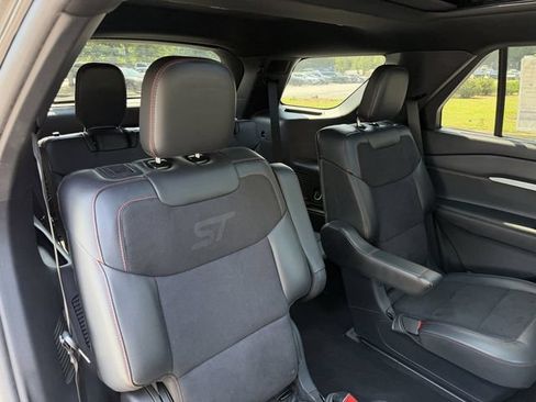 Used 2025 Ford Explorer ST AWD/4WD image 32