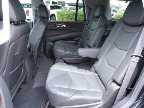 Used 2015 Cadillac Escalade Premium image 7