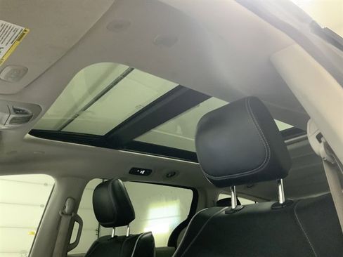 Used 2023 Chrysler Pacifica Limited image 43