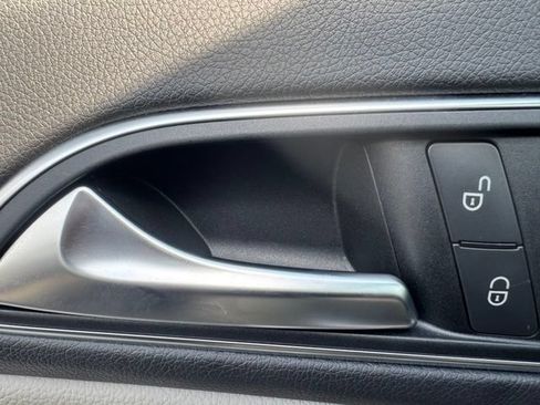Used 2014 Mercedes-Benz CLA 250 image 7