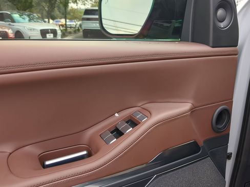 New 2025 Lincoln Navigator Reserve image 12