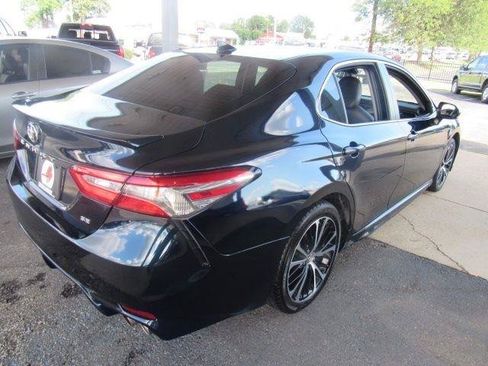 Used 2019 Toyota Camry SE FWD image 6
