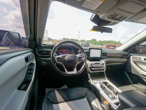 Used 2022 Ford Explorer XLT w/ Equipment Group 202A image 15