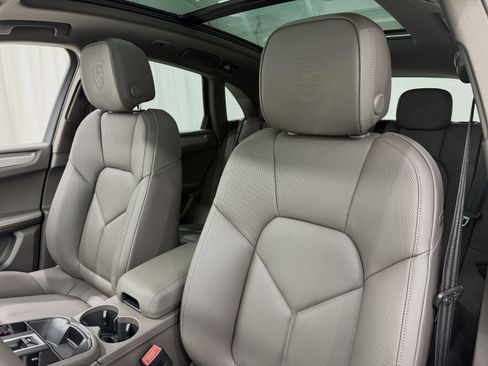 New 2026 Porsche Macan image 33