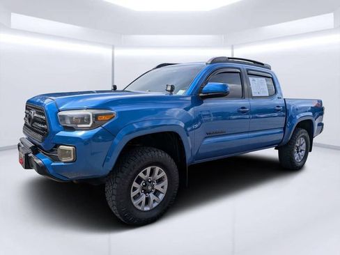 Used 2016 Toyota Tacoma SR5 w/ SR5 Appearance Package (SN) AWD/4WD image 7