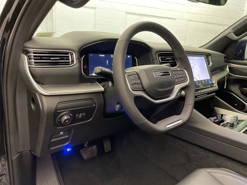 New 2025 Jeep Wagoneer Series II image 13