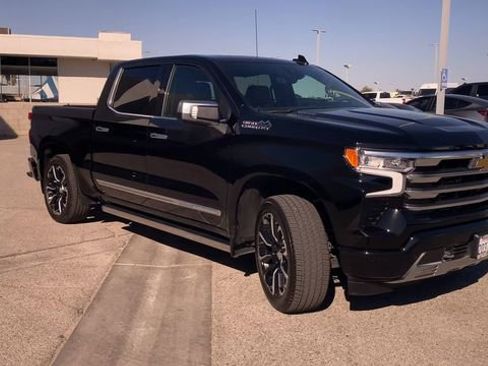 Certified 2025 Chevrolet Silverado 1500 High Country AWD/4WD image 2