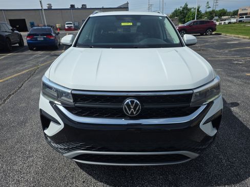 Used 2022 Volkswagen Taos SE FWD image 8